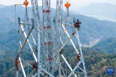 “寧電入湘”特高壓線路工程進入組塔高峰