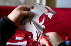 非遺剪紙?jiān)垂释?炕頭校園話傳承