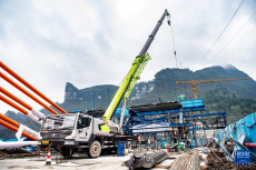 渝湘復(fù)線高速磨寨烏江特大橋建設(shè)進入沖刺階段