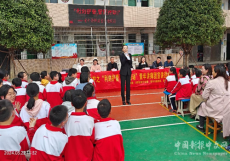 常寧市宜陽小學(xué)開展“利劍護(hù)蕾 雷霆行動(dòng)”法治宣傳活動(dòng)