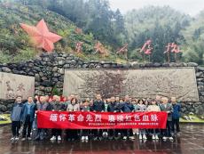 休寧縣蘿寧社區(qū)：祭英烈知黨恩 英雄碑下話初心