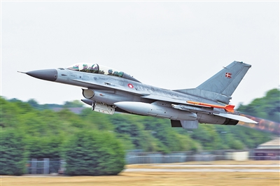 丹麥空軍F-16戰(zhàn)斗機(jī)。