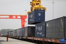 首趟中老鐵路（鄭州—萬(wàn)象）國(guó)際貨運(yùn)列車按圖運(yùn)行