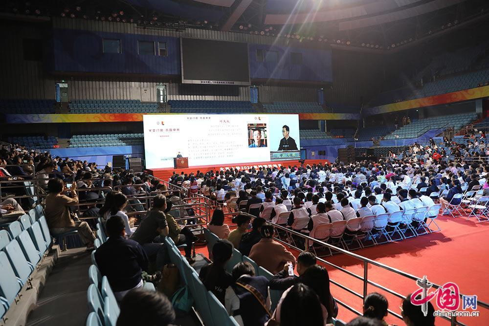 北大本科招生咨詢會在邱德拔體育館進(jìn)行。中國網(wǎng) 趙娜攝影