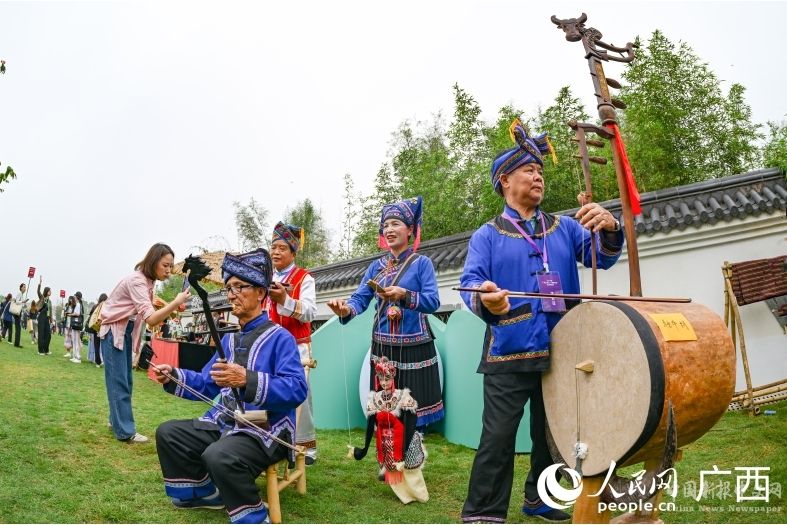 靖西壯族“八音”樂隊(duì)。人民網(wǎng) 雷琦竣攝