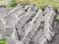 活 石? 文/余盛亮?