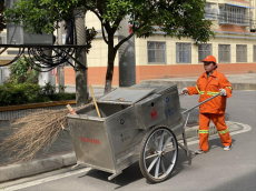 一把掃帚二十五載，書寫城市最美“美容師”