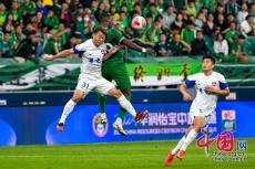 北京國安隊(duì)3比2逆轉(zhuǎn)梅州客家隊(duì)豪取五連勝