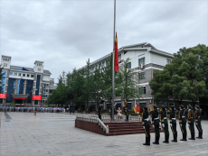 衡陽市一中舉行遠(yuǎn)足虎形山暨國防人防知識教育活動