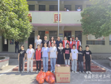 衡陽市田家炳實驗中學(xué)開展“藝術(shù)童伴”送教活動