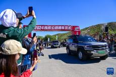 “中國最美公路”告別“冬眠”恢復通車