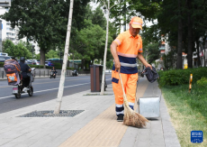 北京：高溫下堅(jiān)守崗位