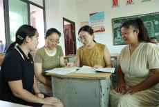 備戰(zhàn)新學(xué)期? ?教師充電忙