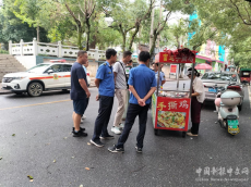 新田縣多部門在龍泉一小開展校園周邊環(huán)境專項整治行動