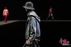 2025春夏發(fā)布會亮相中國國際時裝周