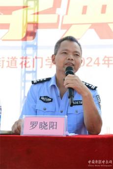 隆回縣花門學(xué)校開展“開學(xué)第一課”法治進(jìn)校園教育活動