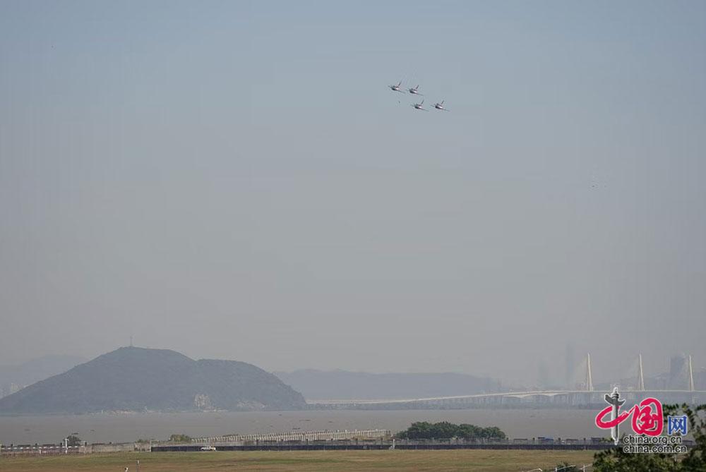 11月8日，適應(yīng)性訓(xùn)練在珠海金灣機(jī)場開展。中國網(wǎng) 楊佳攝影