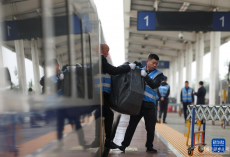 “雙十一”快遞“坐”動(dòng)車