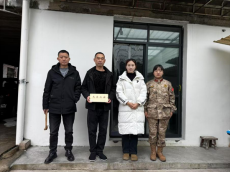 貴陽(yáng)市白云區(qū)麥架鎮(zhèn)：入戶懸掛光榮牌 溫暖軍心一家