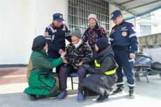 安徽休寧：寒冬送暖 ?關(guān)愛(ài)老兵