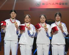 中國(guó)女重時(shí)隔六年再奪世界大賽團(tuán)體冠軍