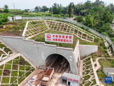 西渝高鐵康渝段劉家壩隧道貫通