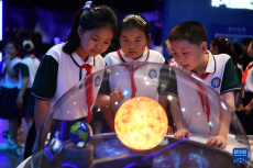 全國(guó)科技活動(dòng)周：科技館里感受科技魅力