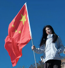 周姝穎：用愛澆灌教育之花 做學(xué)生成長引路人