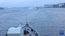 中國海軍山東艦航母編隊抵達香港