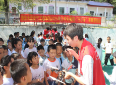 蒸湘區(qū)雨母山鎮(zhèn)：青年學(xué)子“三下鄉(xiāng)”，科普點(diǎn)亮雨母童夢