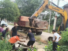 衡南縣冠市鎮(zhèn)聯(lián)合相市鄉(xiāng)開展溝渠清淤行動(dòng)