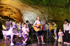 張家界黃龍洞景區(qū)舉辦“16℃的夏天”音樂會活動