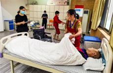 安徽廬江：居民忙“充電” 就業(yè)穩(wěn)增收