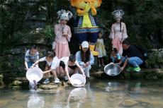 張家界黃龍洞景區(qū)舉辦大鯢人工增殖放流活動