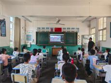 楓香學校師生集中觀看抗戰(zhàn)勝利80周年閱兵式