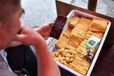 地攤上的閱兵情：豆腐攤主的九三大閱兵時刻