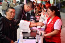 凱里市洗馬河街道：村社匯演慶華誕 企業(yè)獻(xiàn)禮送崗位