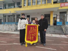 肖奇艷：三尺講臺映山河，一顆丹心育桃李