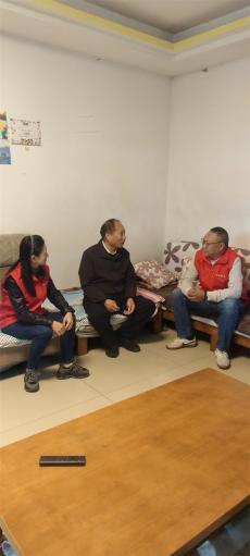 湖南祁東幫幫團助力武漢周女士與父親“云慶生”