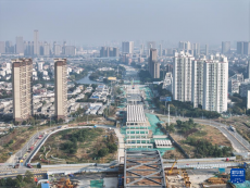 江蘇無錫：312國道改擴建工程架梁忙