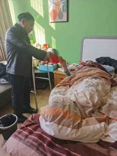 重慶奉節(jié)市場監(jiān)管局老干部黨支部慰問患病退休職工